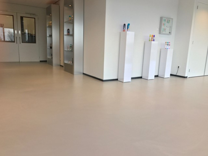 Algemene ruimte met troffelvloer